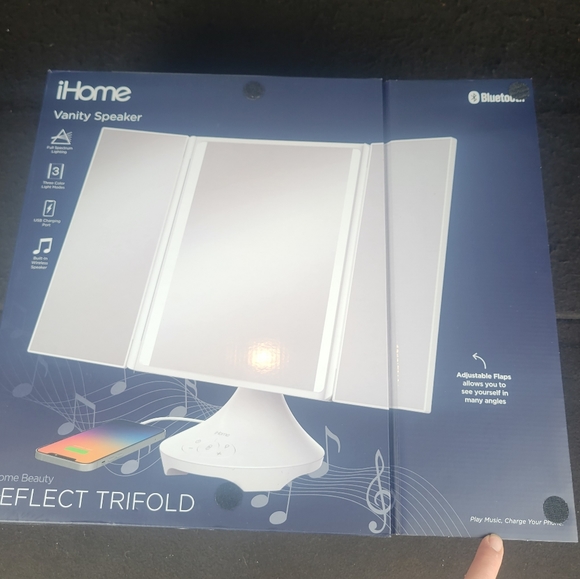 IHome Beauty Reflect Trifold Vanity Mirror With Bluetooth and Lights (ICVBT40W) - Picture 2 of 7